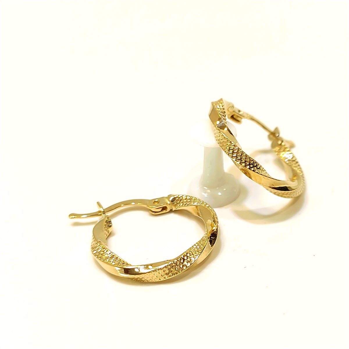 Burgu Halka Küpe 14 Ayar Altın 4K VİDEO