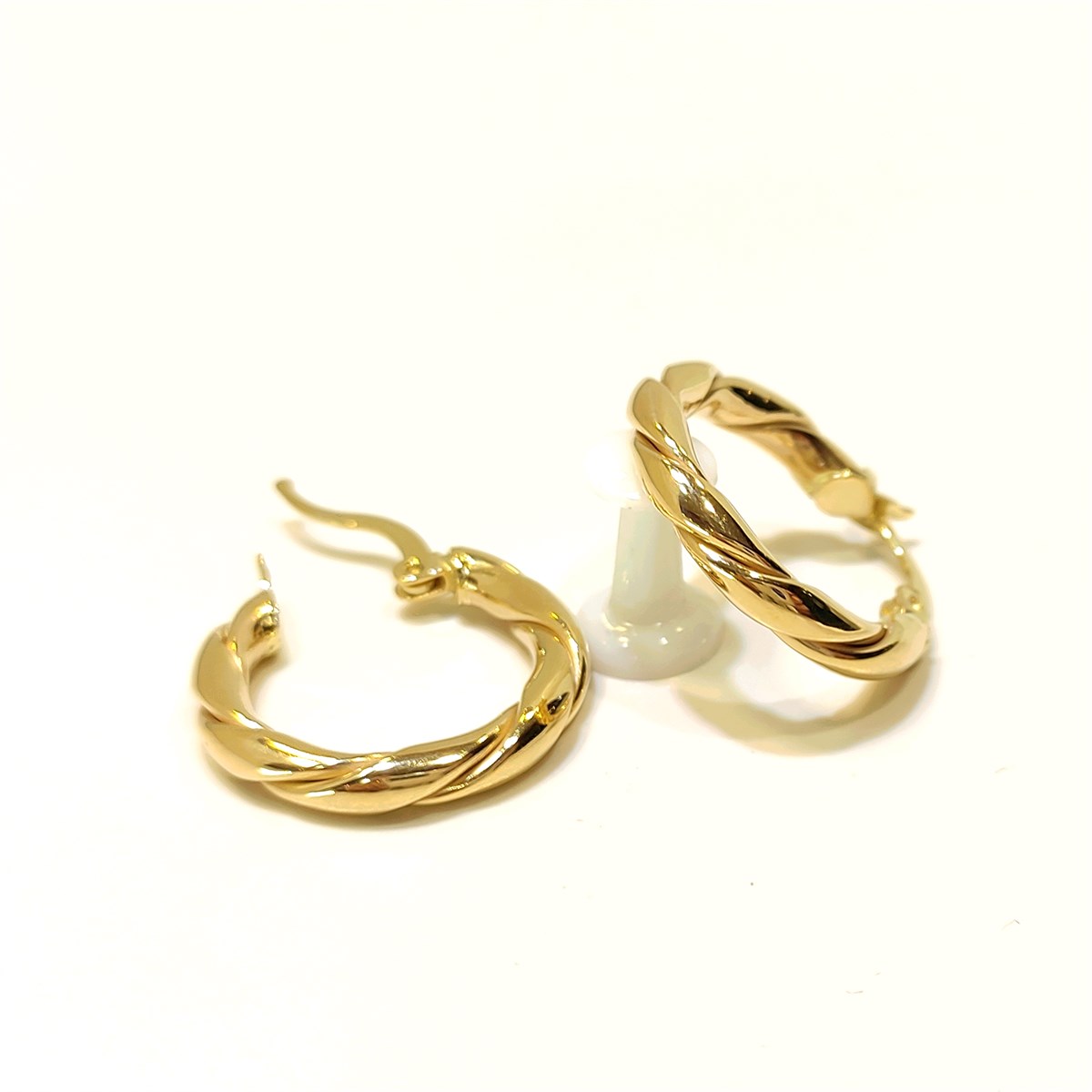 Burgu Halka Küpe 14 Ayar Altın 4K VİDEO