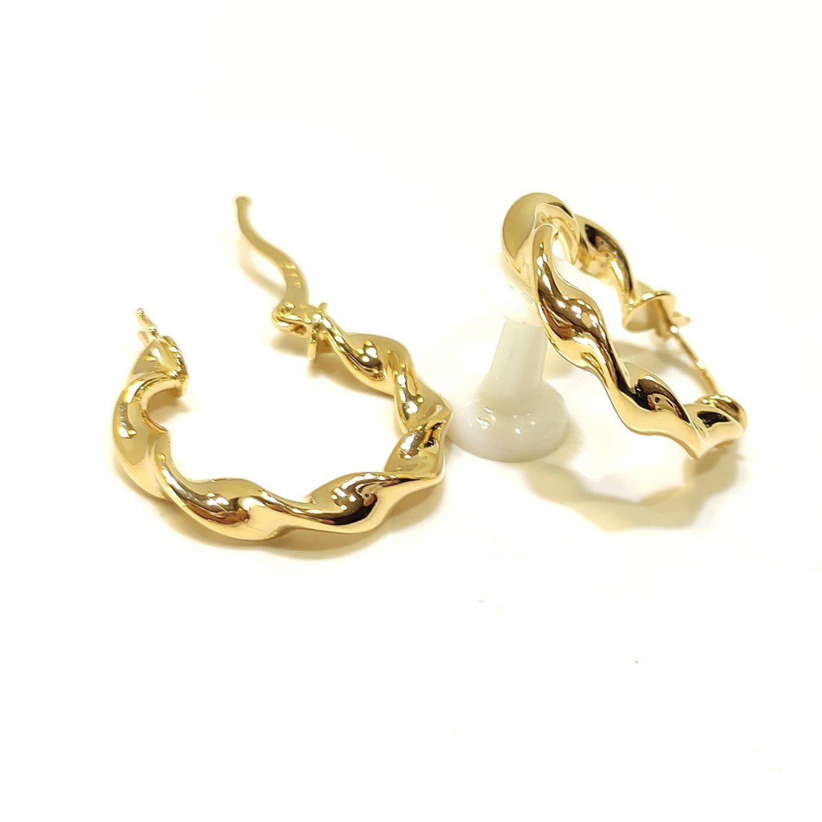 Burgu Halka Küpe 14 Ayar Altın 4K VİDEO