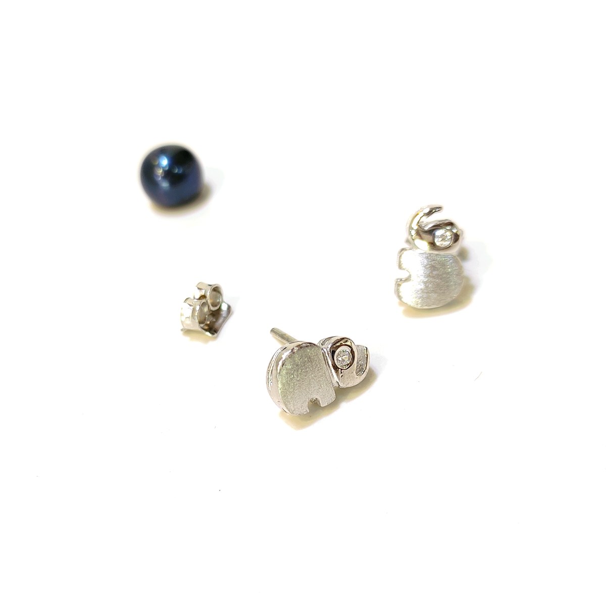 Fil Vidalı Küpe 14 Ayar Altın HD VİDEOLU