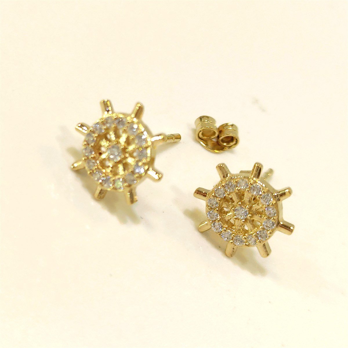 Gemi Dümeni Vidalı Küpe 14 Ayar Altın 4K VİDEOLU