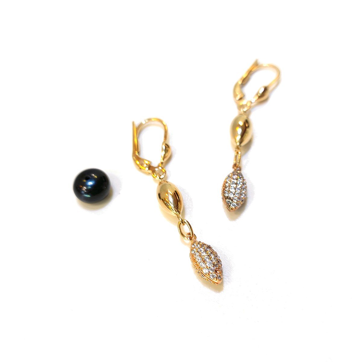 Sallanan Badem Küpe 14 Ayar Altın HD VİDEOLU