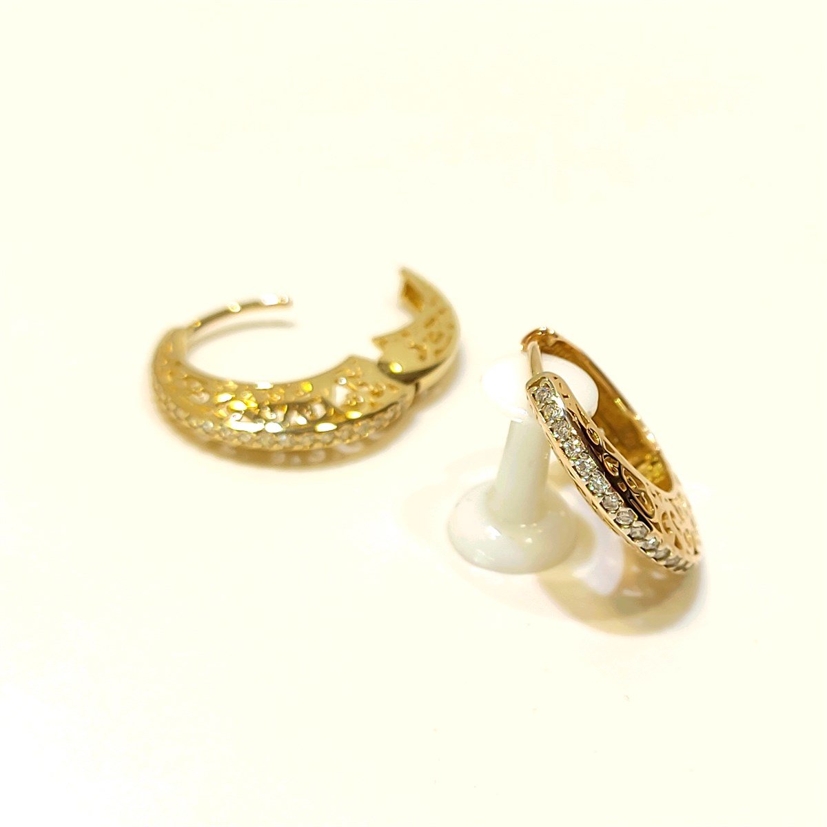 Taşlı Halka Küpe 14 Ayar Altın 4K VİDEO