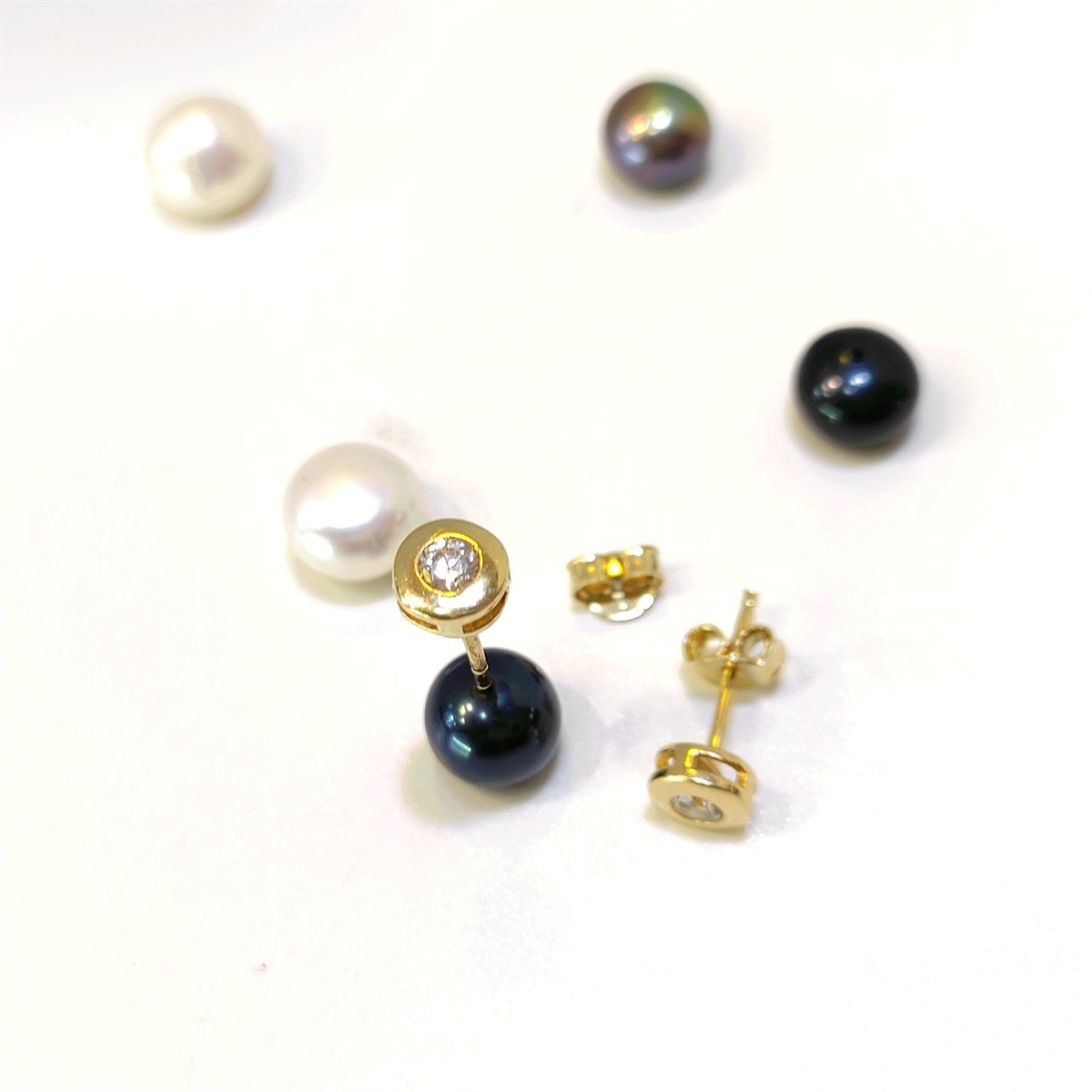 Tek Taş Vidalı Küpe 14 Ayar Altın HD VİDEOLU