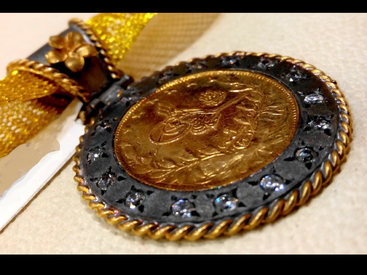 Reşat Tam Altın Özel El İşi Çİçek Çerçeveli Kolye