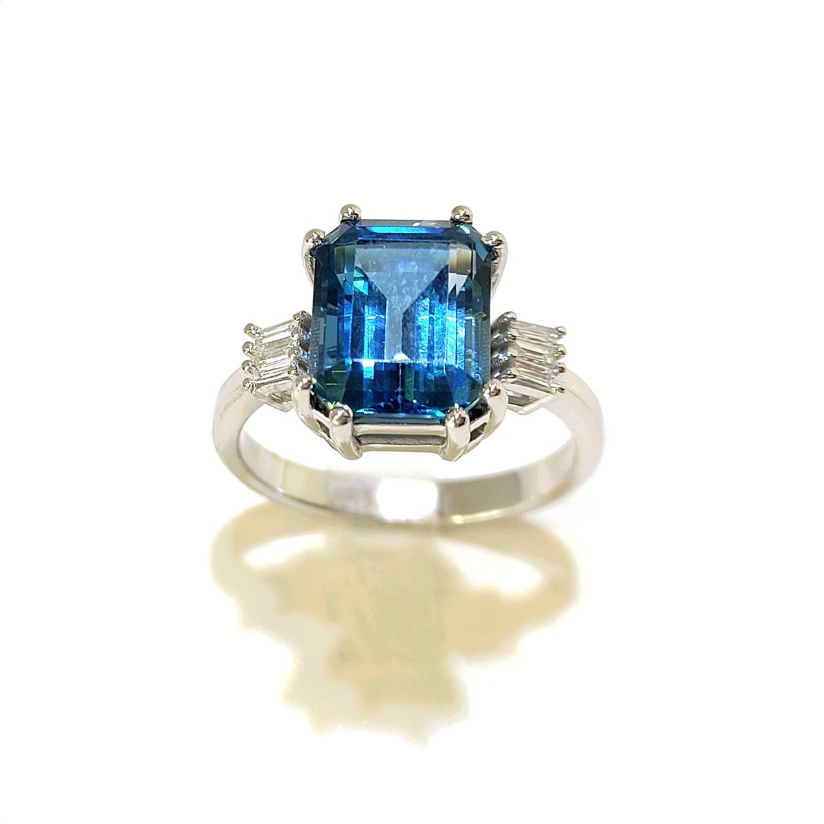 Pırlanta Baget Taşlı 4.65ct Blue Topaz Yüzük 14 Ayar Altın 4K VİDEOLU