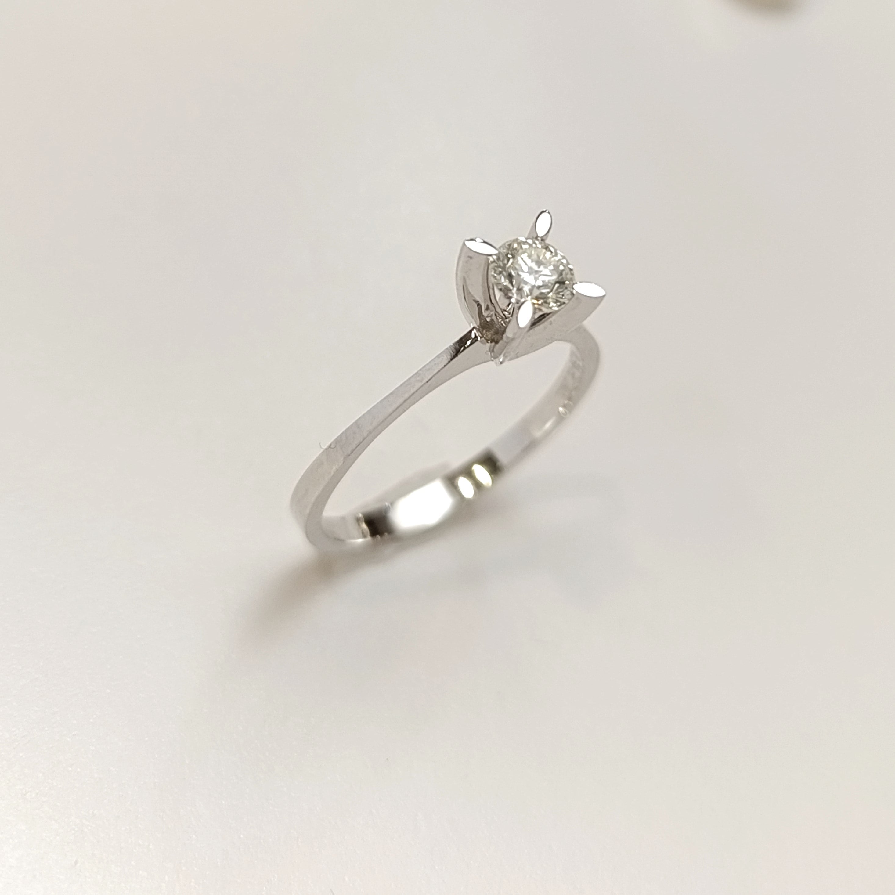 0.34ct G Badem Tırnaklı Tek Taş Pırlanta Yüzük 14 Ayar Altın HD VİDEOLU