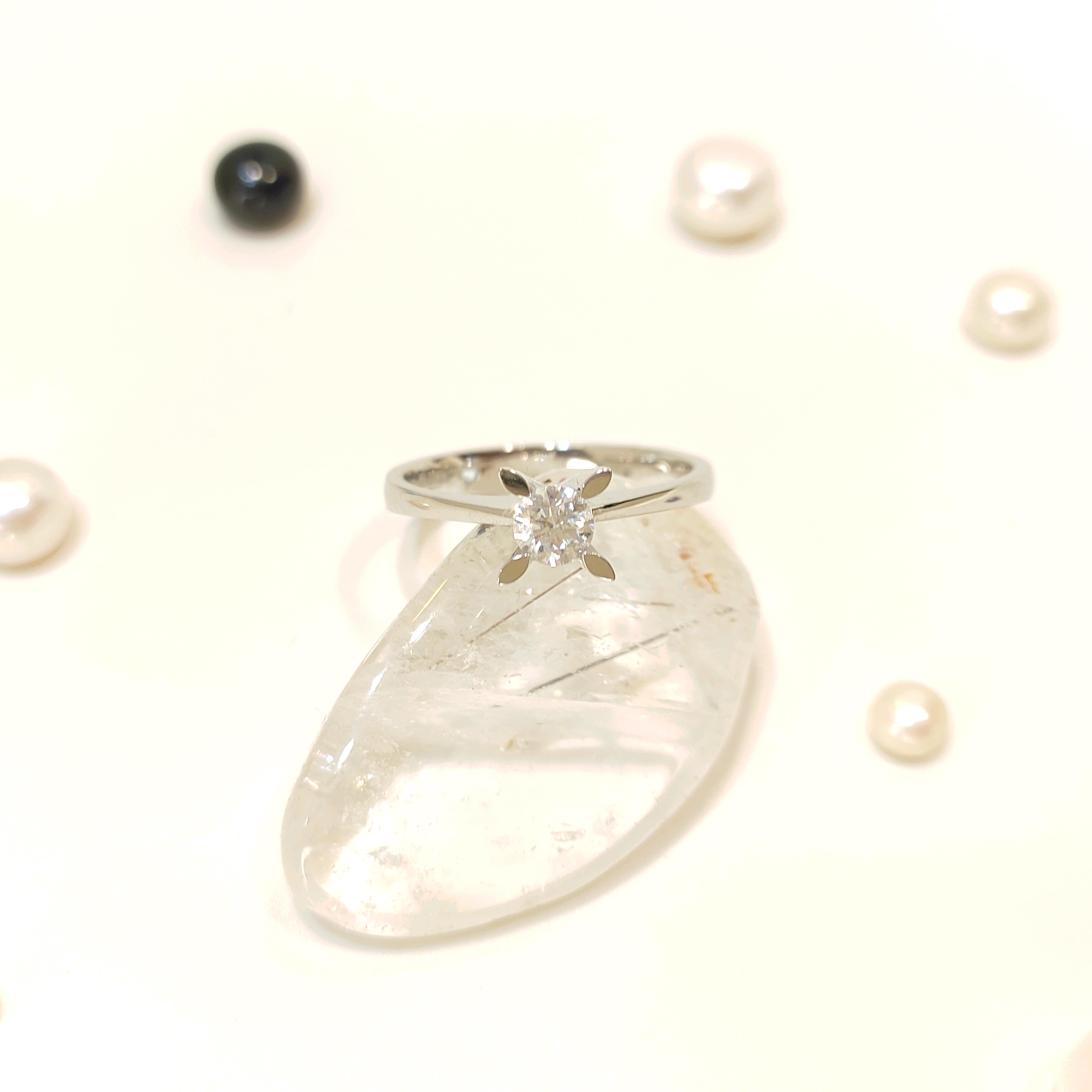 0.31ct E Pırlanta Badem Tırnaklı Tek Taş Yüzük 14 Ayar Altın HD VİDEOLU