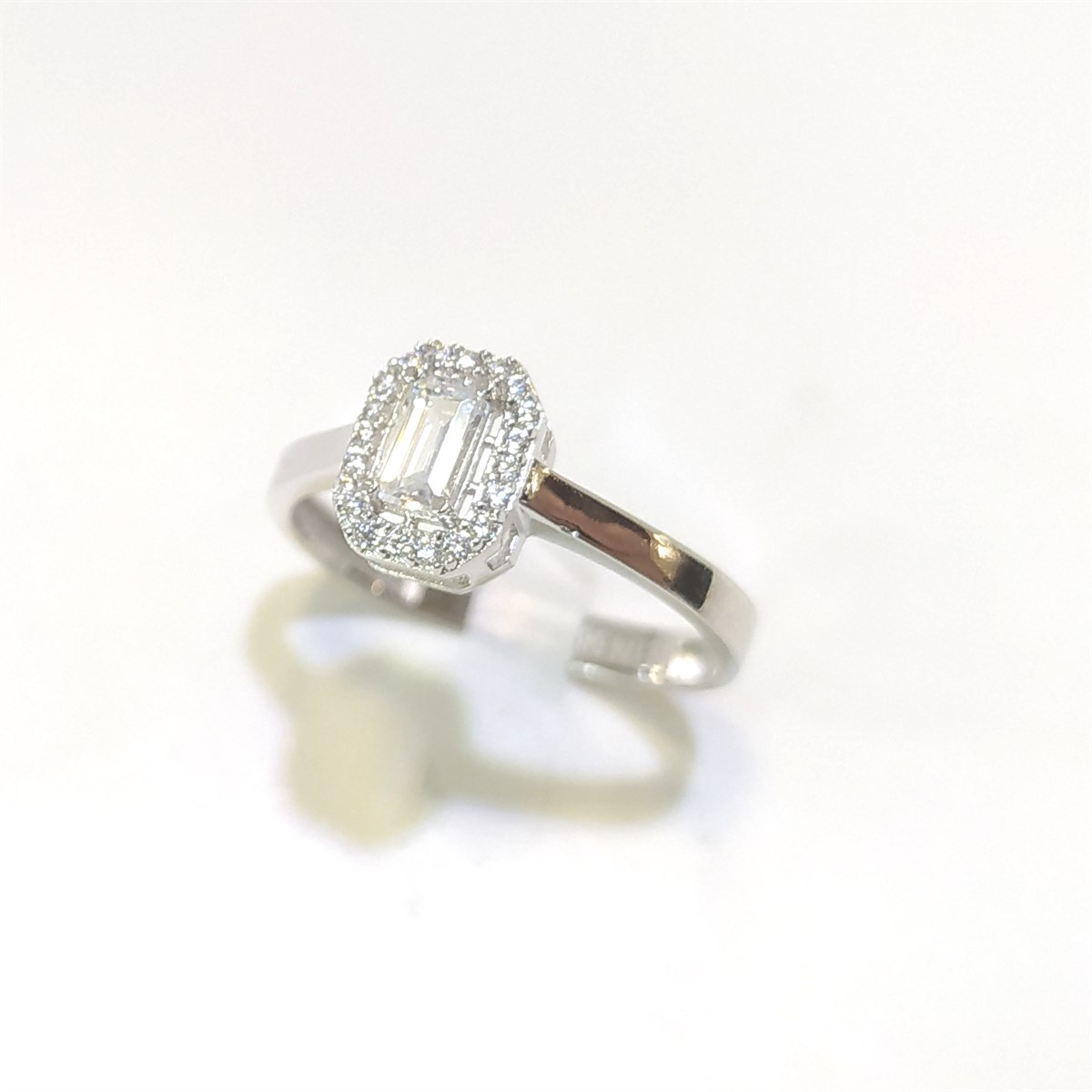 Baget Taşlı Tek Taş Yüzük 14 Ayar Altın