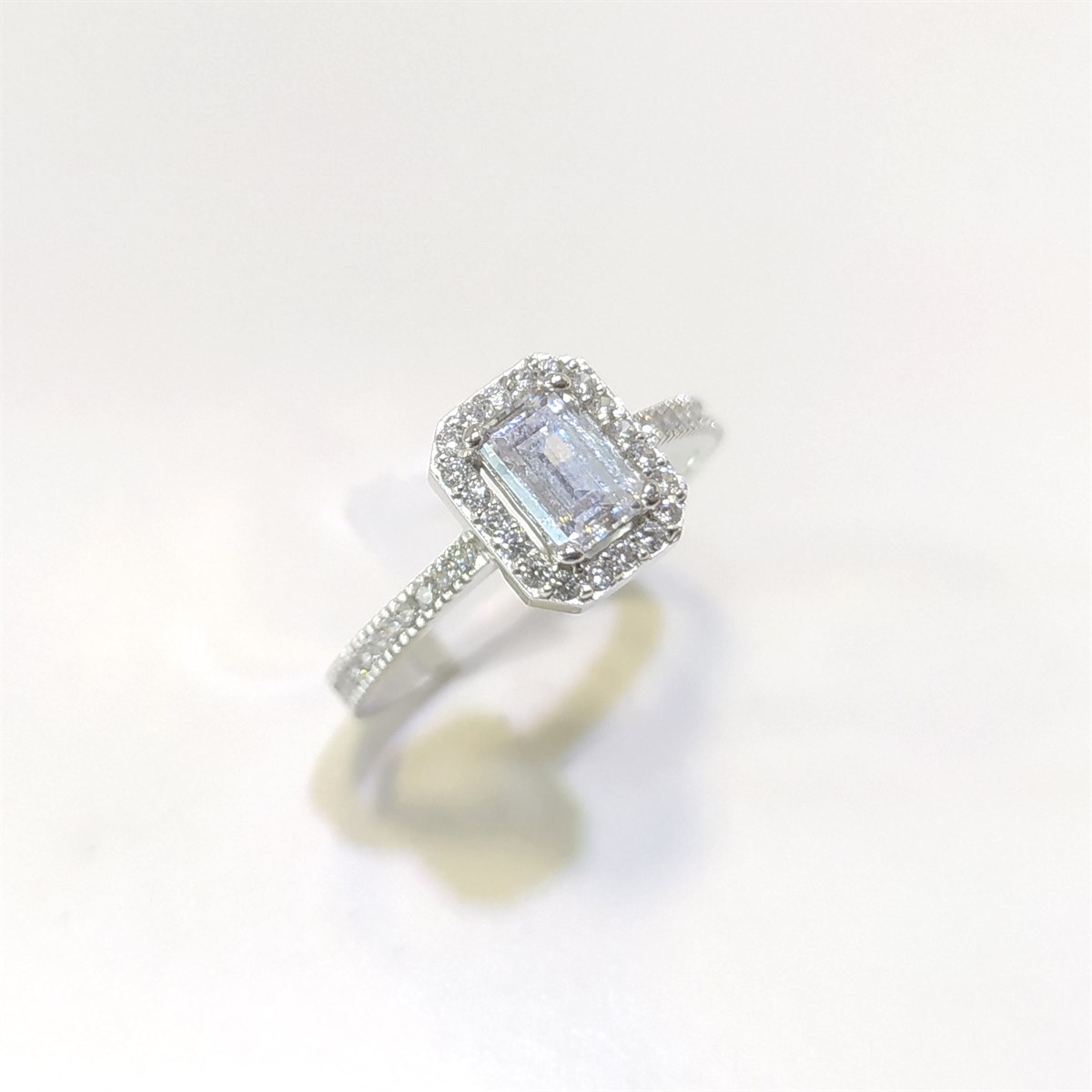 Baget Taşlı Tek Taş Yüzük 14 Ayar Altın