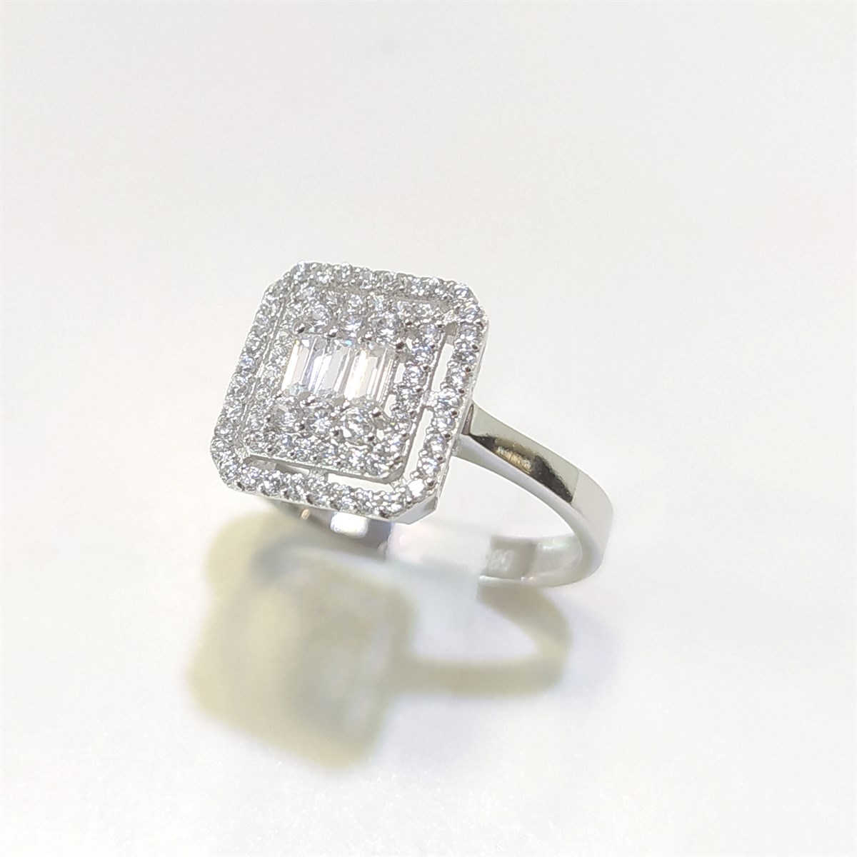 Baget Taşlı Tek Taş Yüzük 14 Ayar Altın