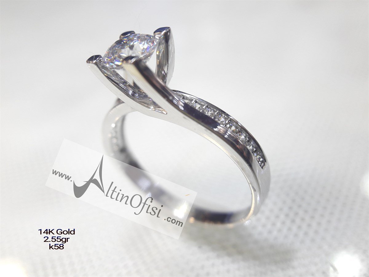 Kenarı Taşlı Tektaş Yüzük 14 Ayar Altın