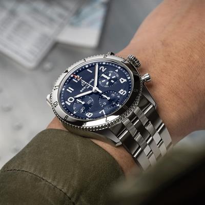 Breitling Classic Avi Chronograph 42 Tribute to Vought F4U Corsair  A233801A1C1A1 Erkek Saati