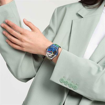 Swatch SUOZ363 Legers Two Women Holding Flowers Unisex Kol Saati