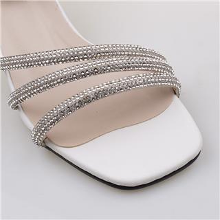M2SM2S Beyaz Kadın Taşlı Kısa Topuklu Tek Bant Klasik Ayakkabı