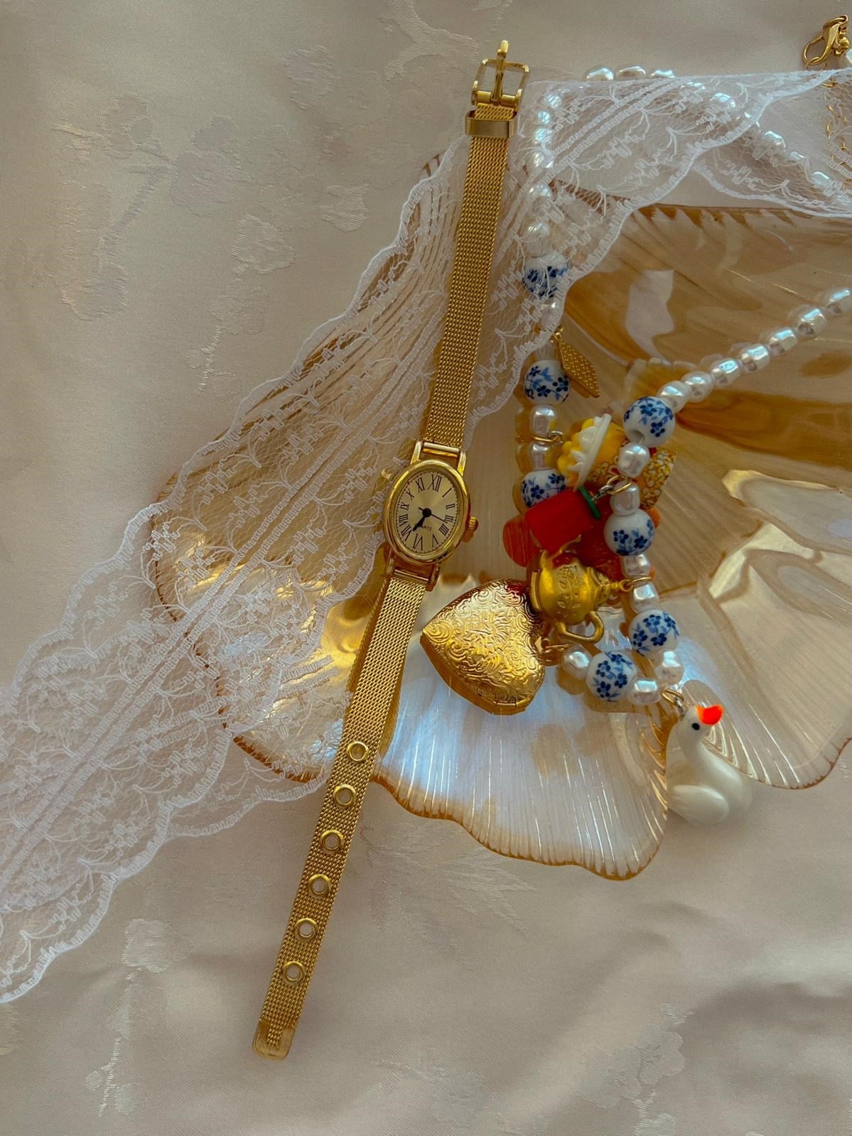 Gold Retro Saat
