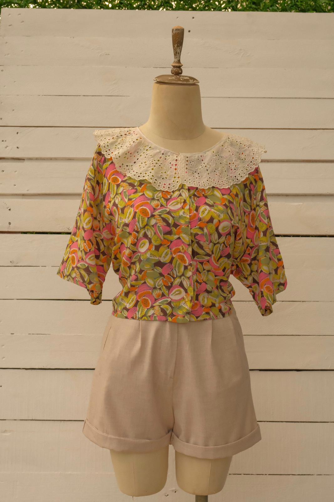 Meyve Desenli Yakalı Gömlek