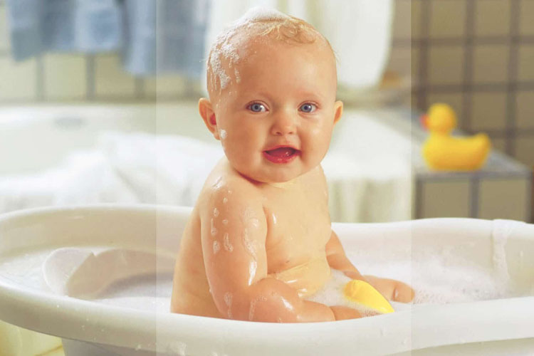 Bebekleri Banyo Yaptırırken Nelere Dikkat Edilmelidir | Supermino Blog
