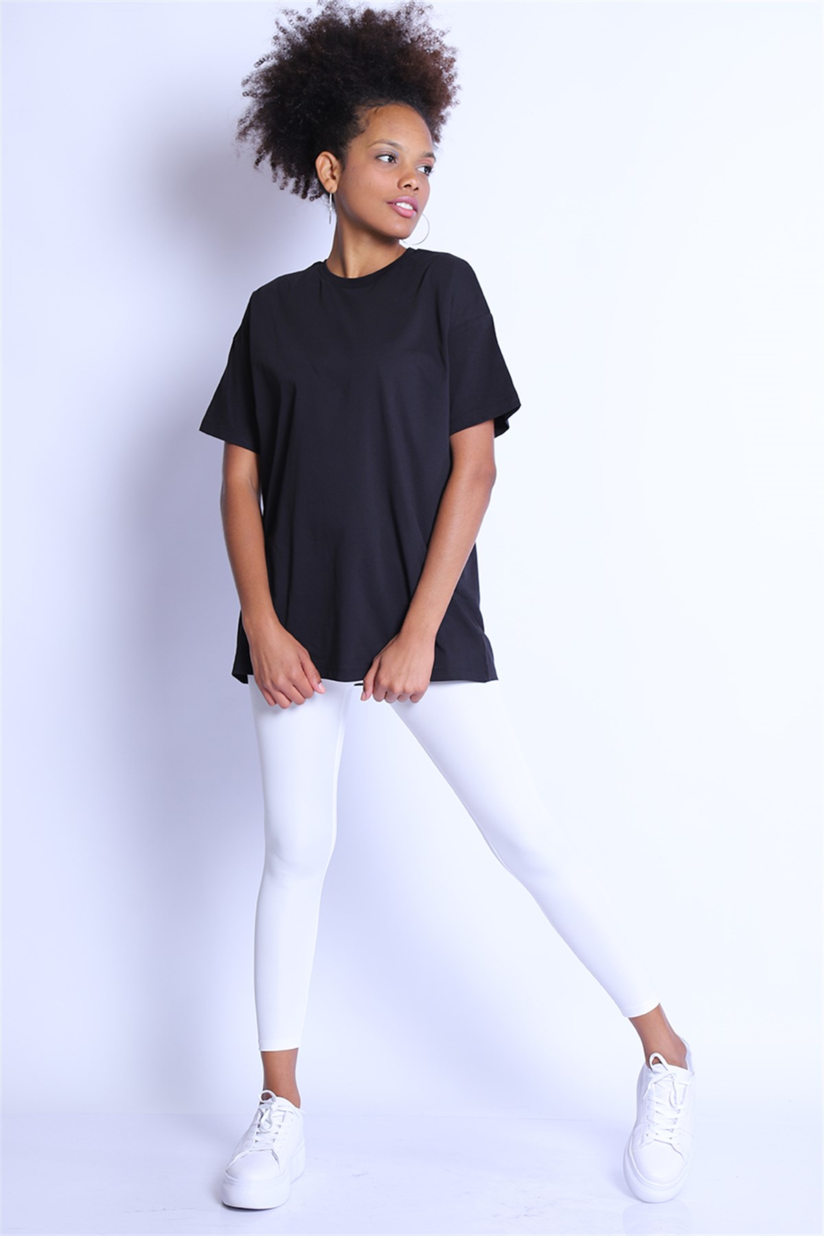 Kadın Oversize  Bisiklet Yaka Tshirt Bts 1008 SIYAHKadın Oversize  Bisiklet Yaka Tshirt Bts 1008 SIYAH