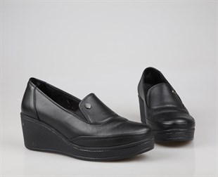 CASTLE BLACK 22543 Hakiki Deri Ortopedik Siyah Kadın Günlük Anne Ayakkabısı