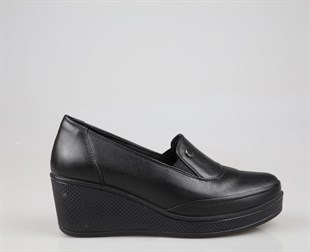 CASTLE BLACK 22543 Hakiki Deri Ortopedik Siyah Kadın Günlük Anne Ayakkabısı