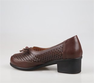 CASTLE BLACK 24556 Hakiki Deri Ortopedik Kahve Kadın Günlük Anne Ayakkabısı