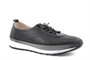 CASTLE BLACK 42737 Hakiki Deri Siyah Kadın Günlük Anne Ayakkabısı