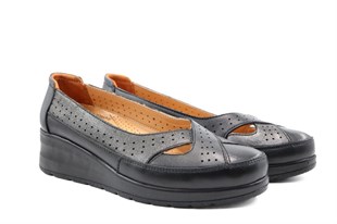 CASTLE BLACK 42765 Hakiki Deri Siyah Kadın Günlük Anne Ayakkabısı