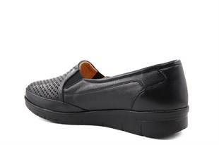 CASTLE BLACK 42766-1 Hakiki Deri Siyah Kadın Günlük Anne Ayakkabısı