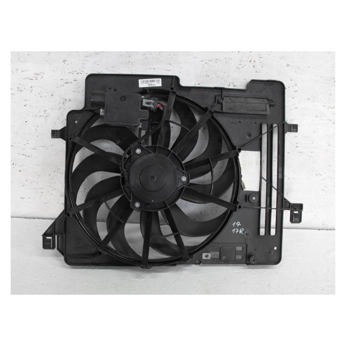 2014-2018 FORD FOCUS FAN KOMPLEF1F1 8C607 HF  F1F1 8C607 HF