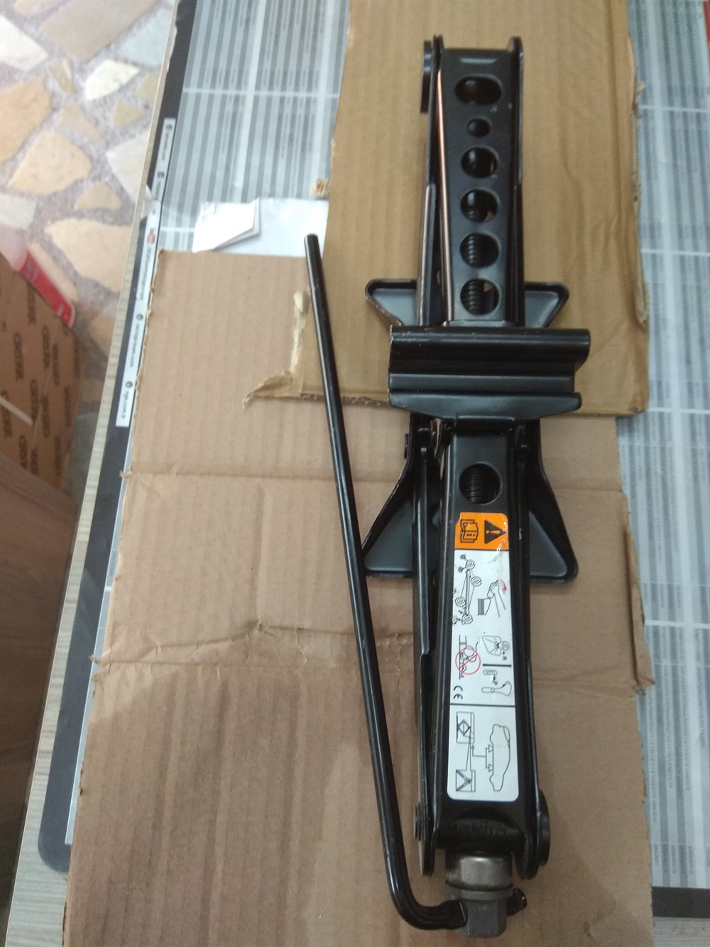 FOCUS 3,5 ARAÇ KALDIRMA KRİKOSU