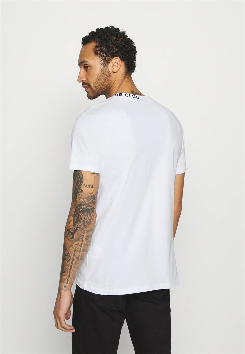 Biyesi Yazılı Logolu  T shirt-Beyaz