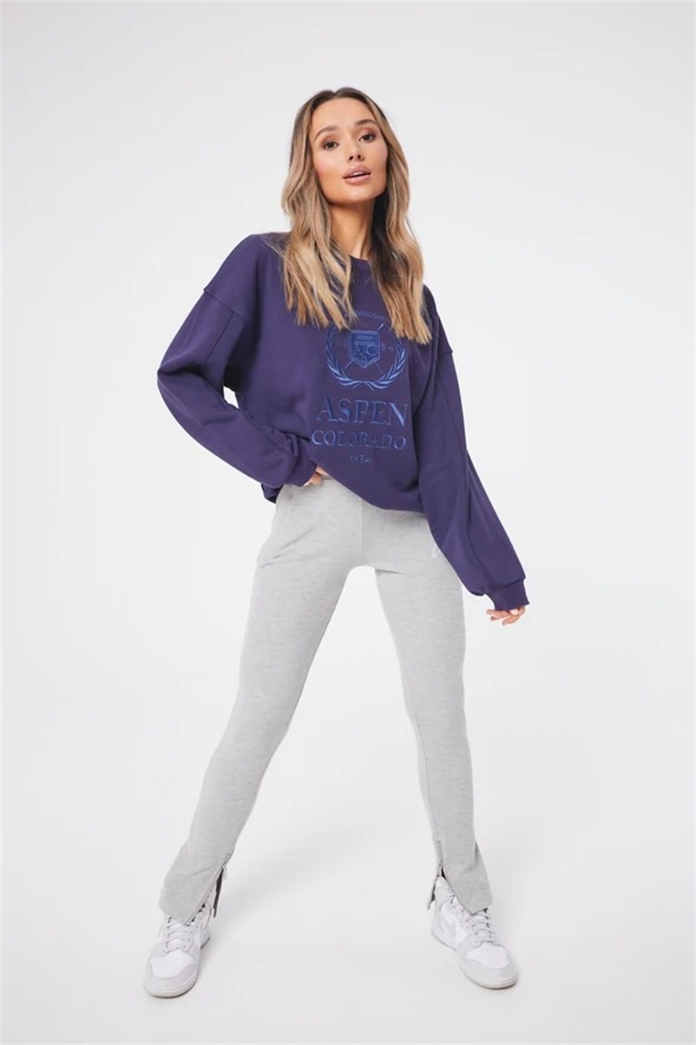 Önü Çelenk Nakışlı  Sweat-Lacivert