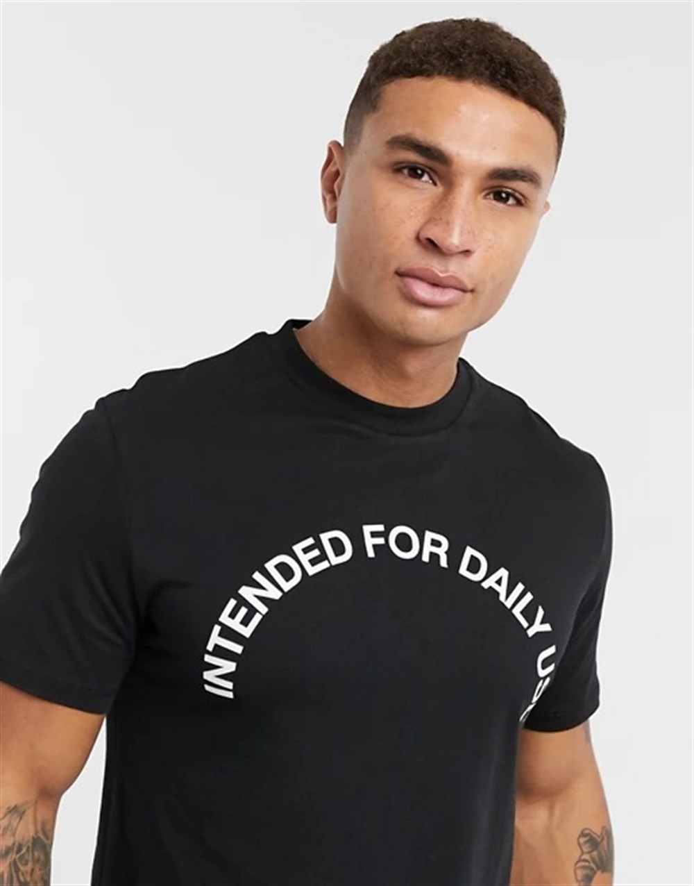 Önü Oval Baskılı  T shirt-Siyah