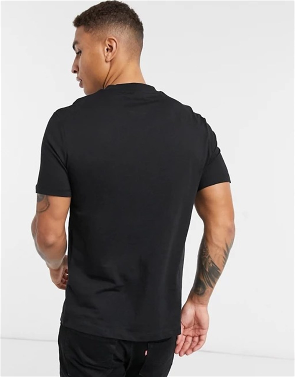 Önü Oval Baskılı  T shirt-Siyah