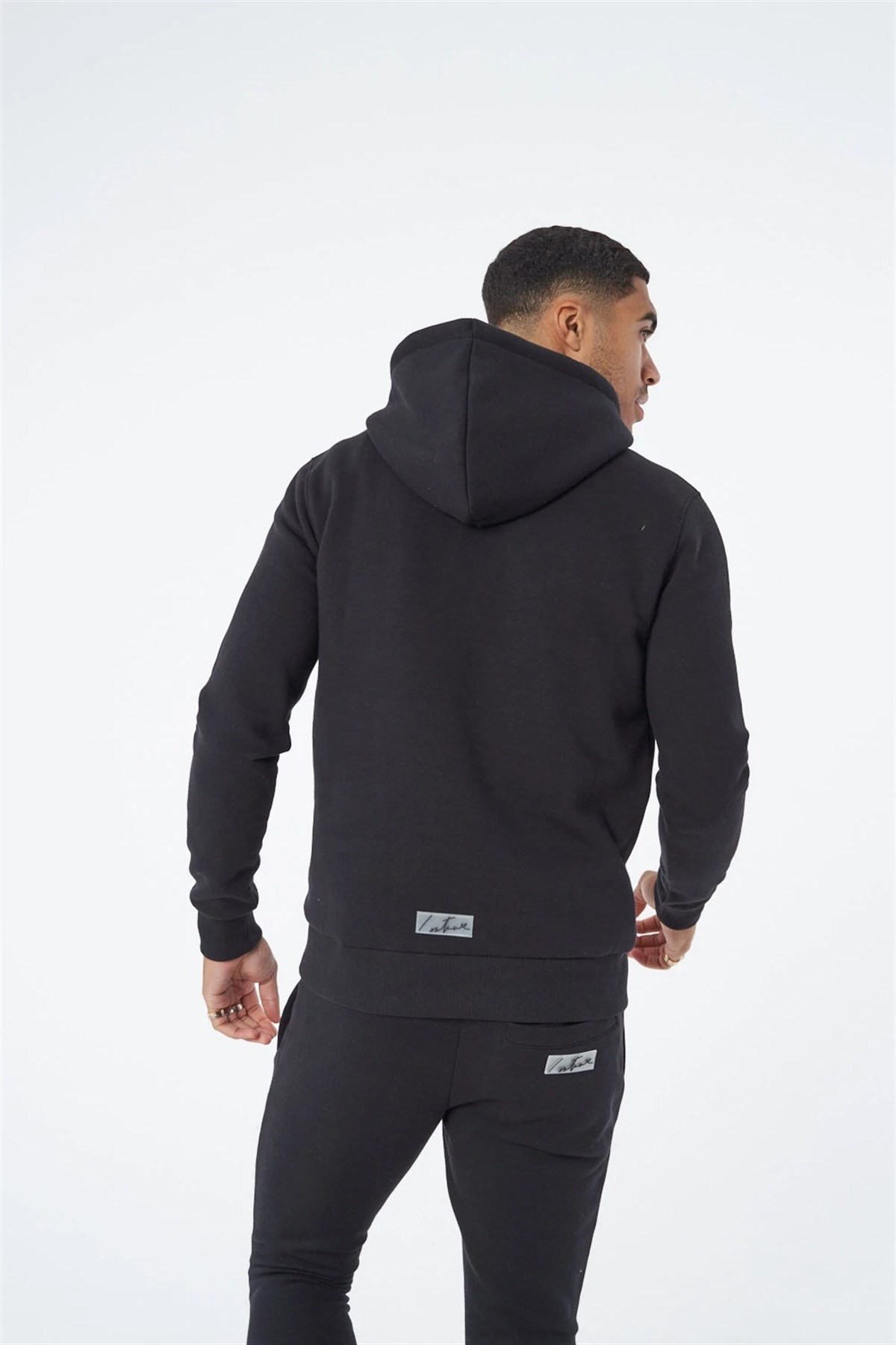 Göğüsü İmza Nakışlı Kapişonlu Sweat-Siyah
