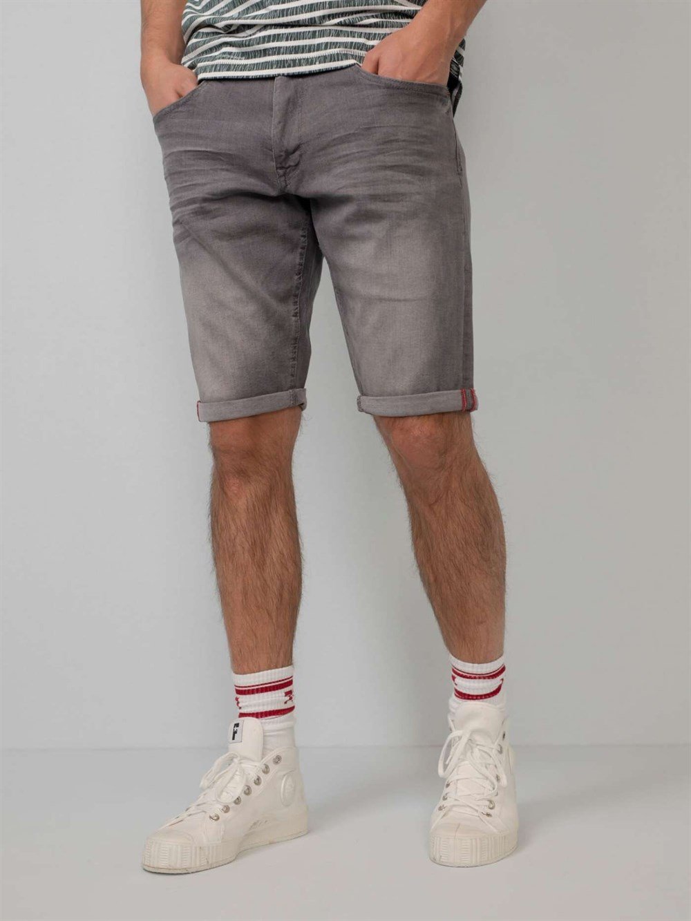 Likralı Taşlamalı Jean Şort Gri