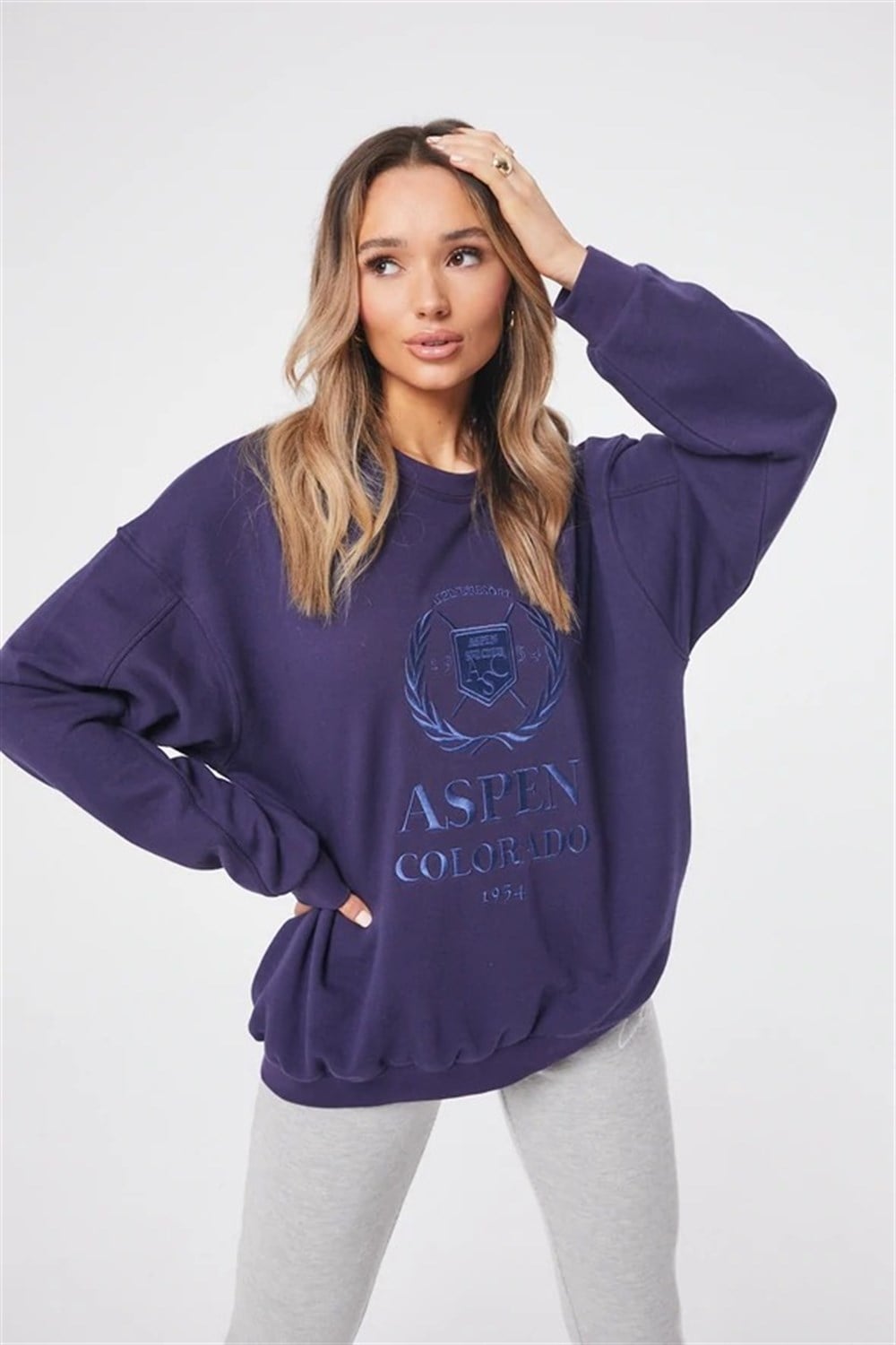 Önü Çelenk Nakışlı  Sweat Lacivert