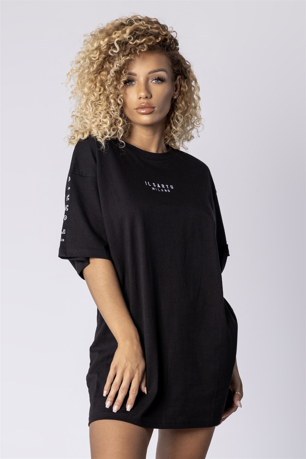 Oversize Gögsü ve Kolları NAkışlı   T shirt Siyah