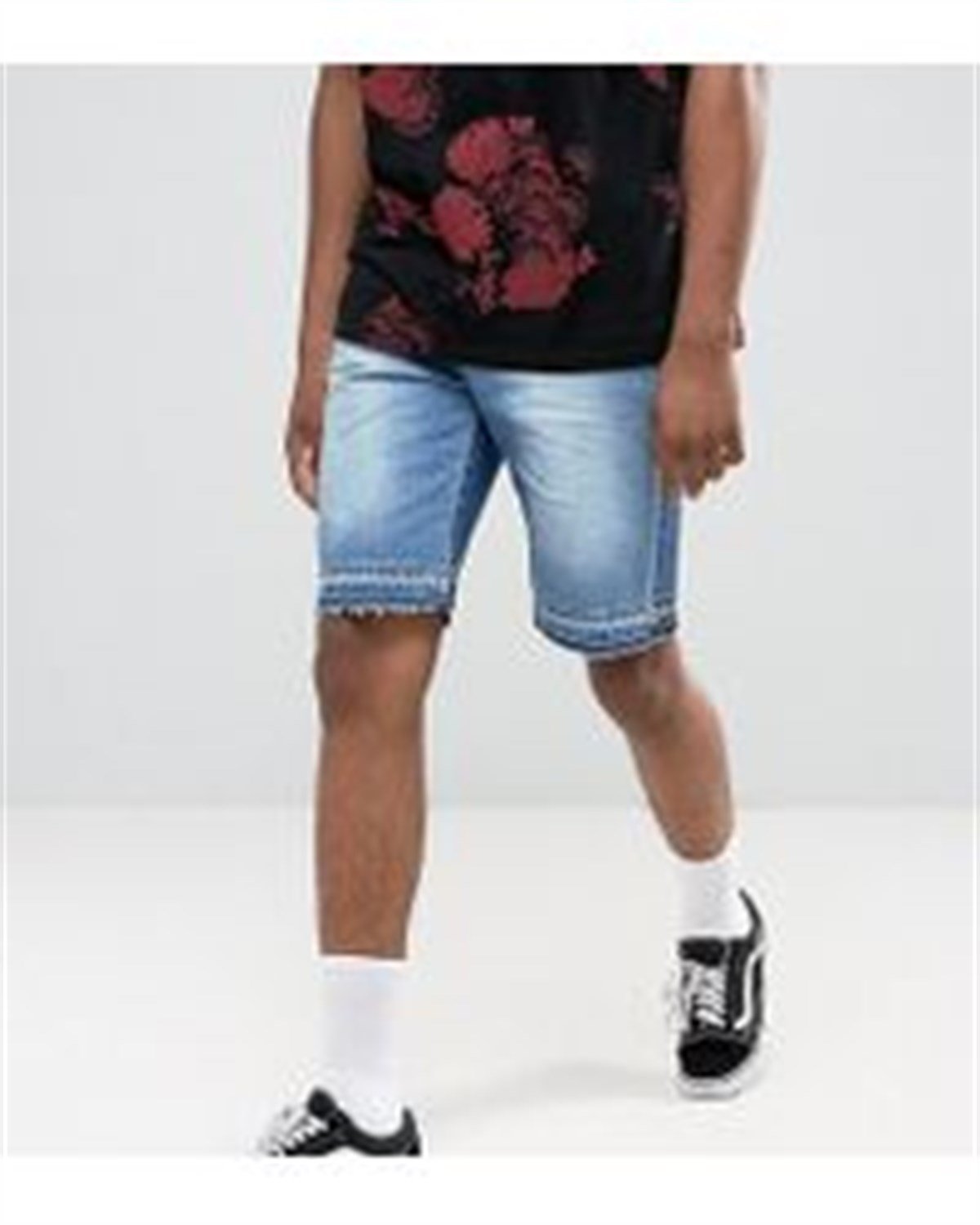 Paçası Açık Taşlamalı Jean Şort Mavi