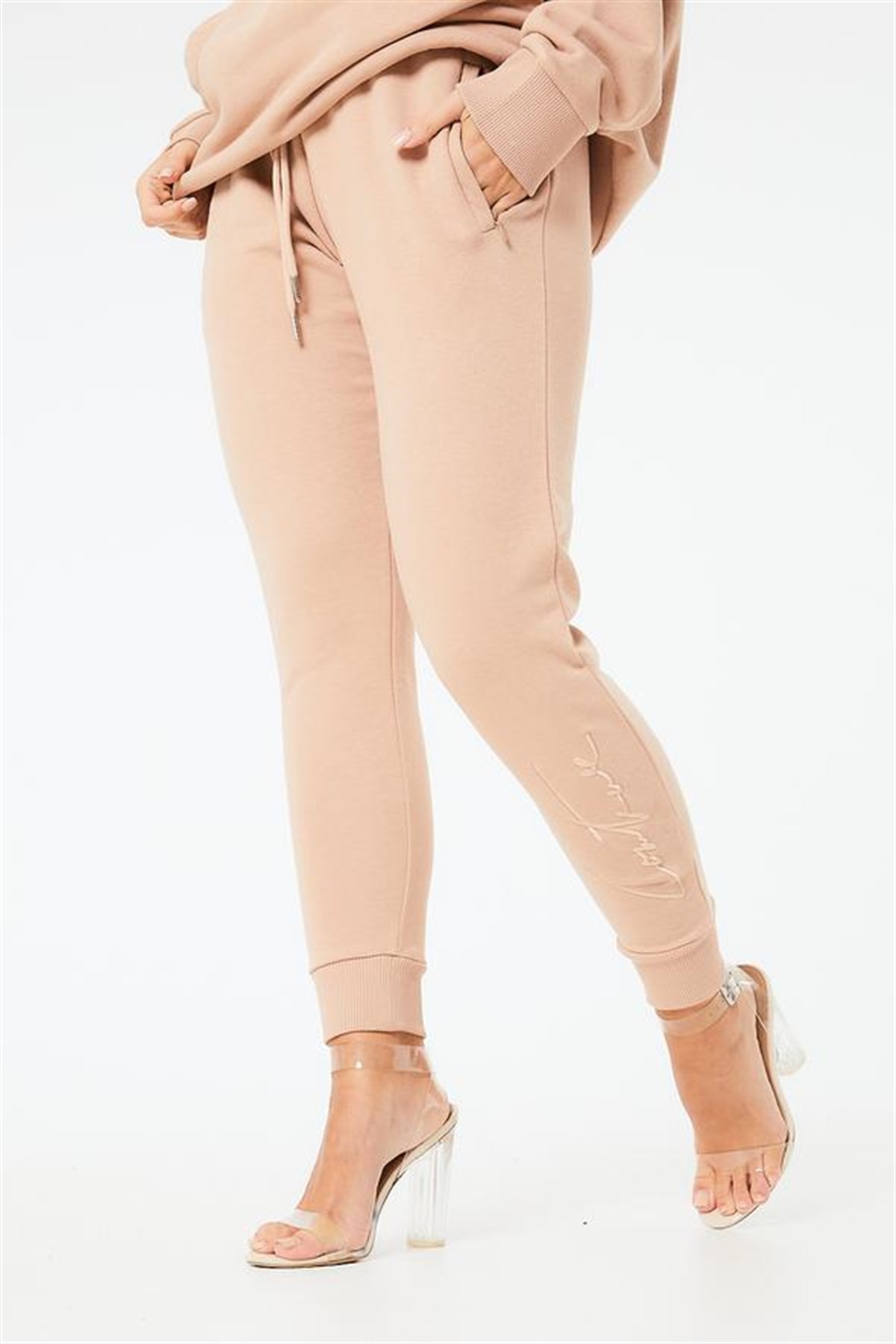 Paçası Nakışlı Soft Jogger Yavruagzı