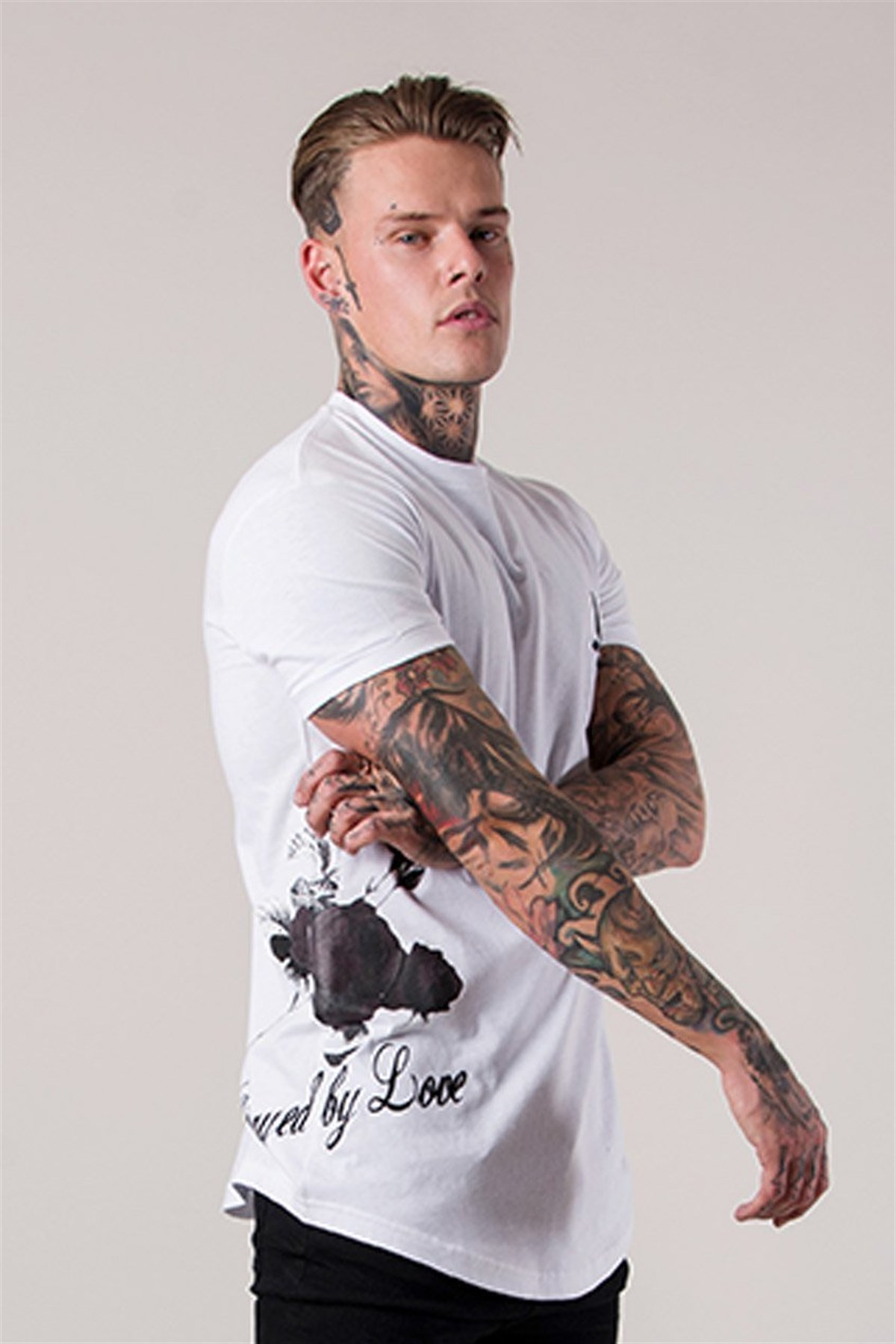 Yanı Gül Baskılı  T Shirt Beyaz