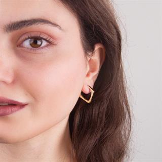 14 Ayar İtalyan V Tasarım Altın Küpe