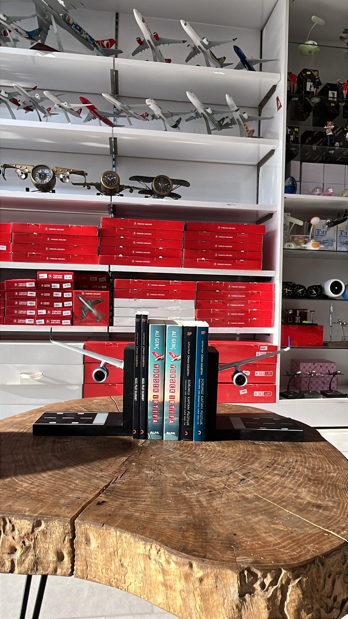 Uçak Figürlü Kitap Desteği 