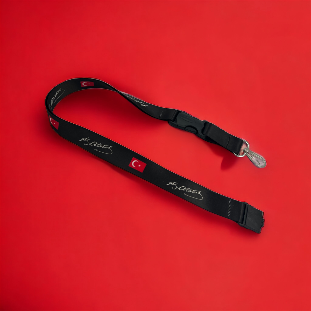 Atatürk İmzalı Bayraklı Siyah Lanyard