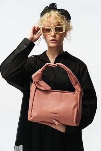 Kadın El ve Askılı Çanta Pembe