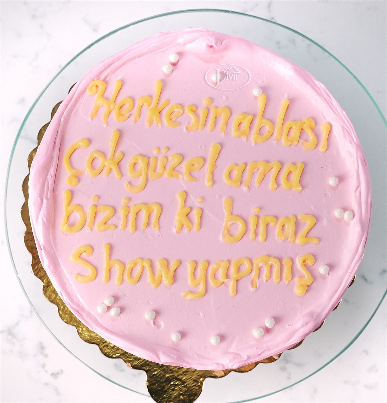 Boncuklu Aforizmalı Pasta
