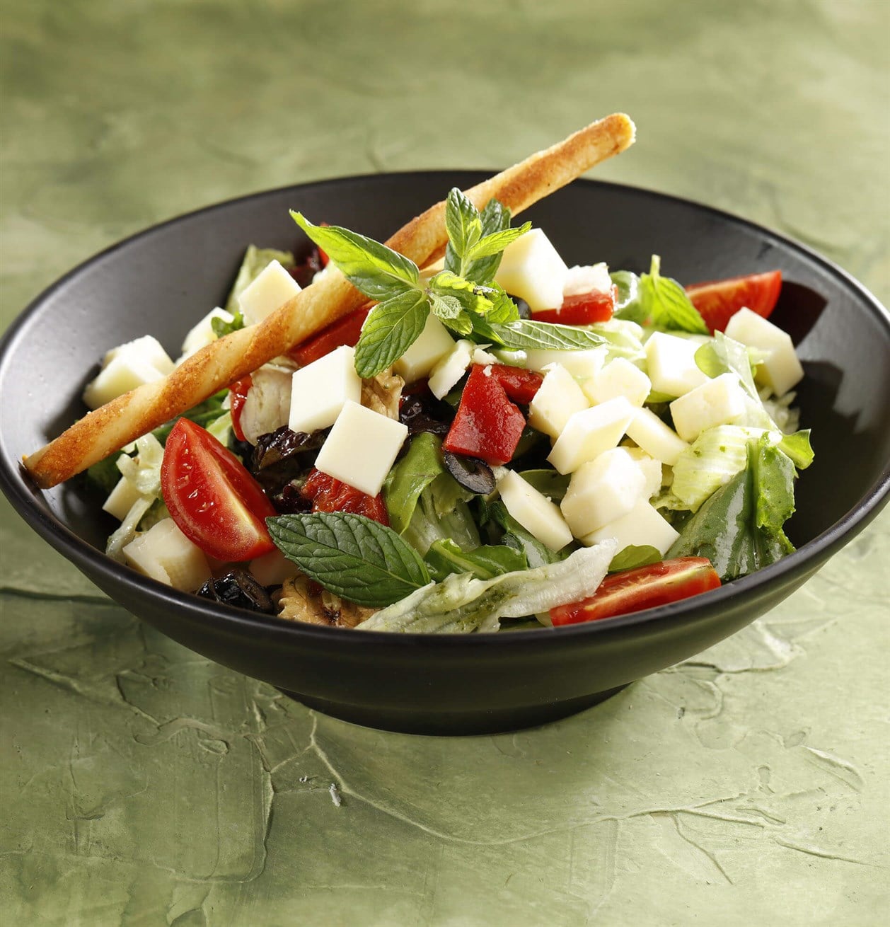 Çok Peynirli Salata