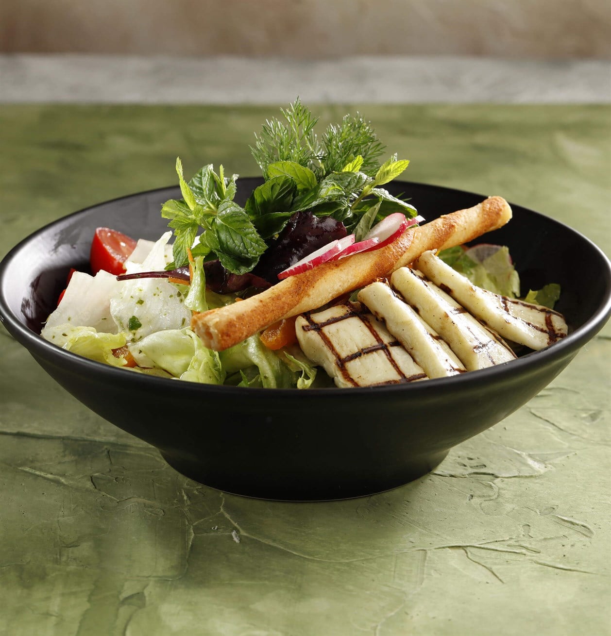 Hellim Peynirli Salata