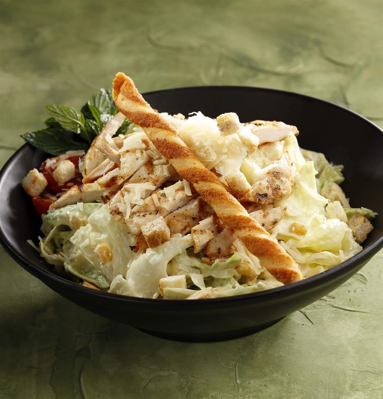 Klasik Tavuklu Sezar Salata